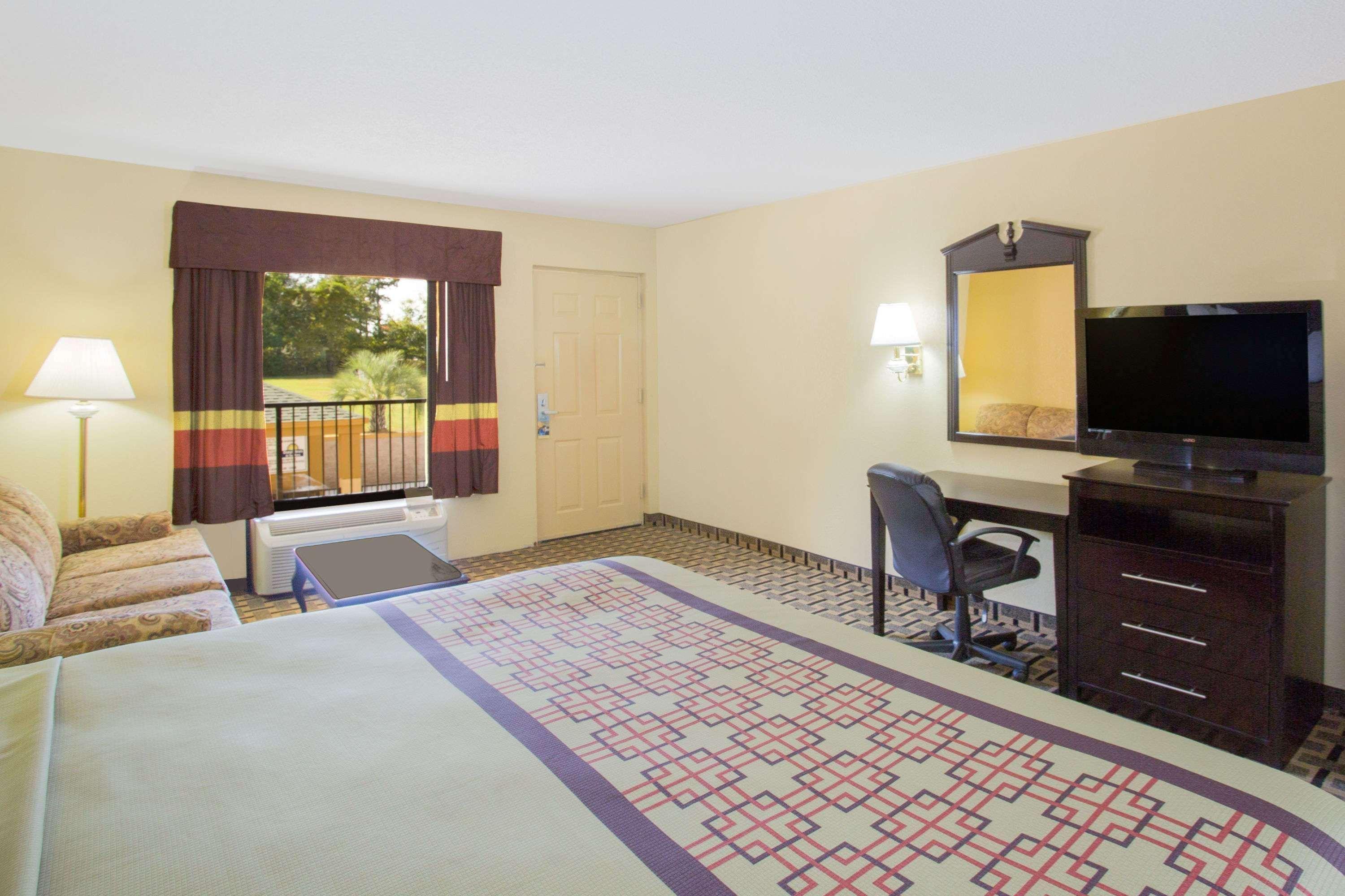 Days Inn By Wyndham Андалусия Екстериор снимка